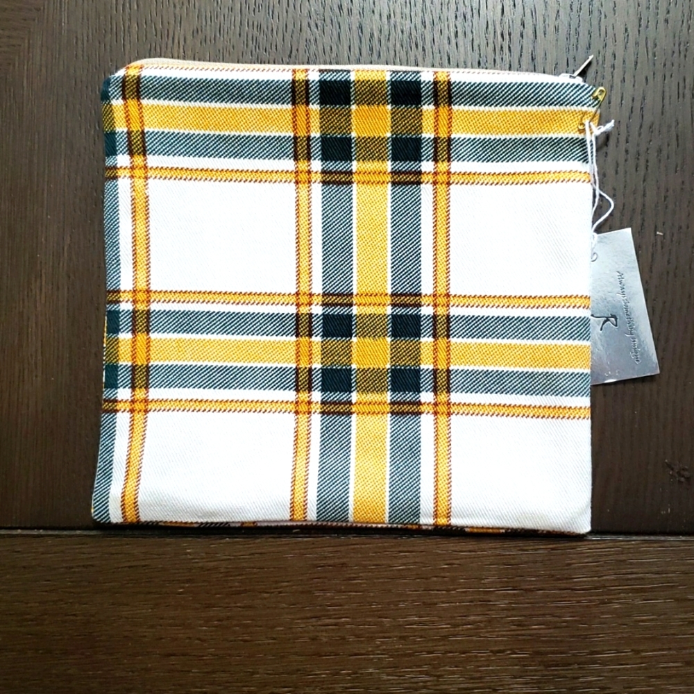 Cosmetic pouch
